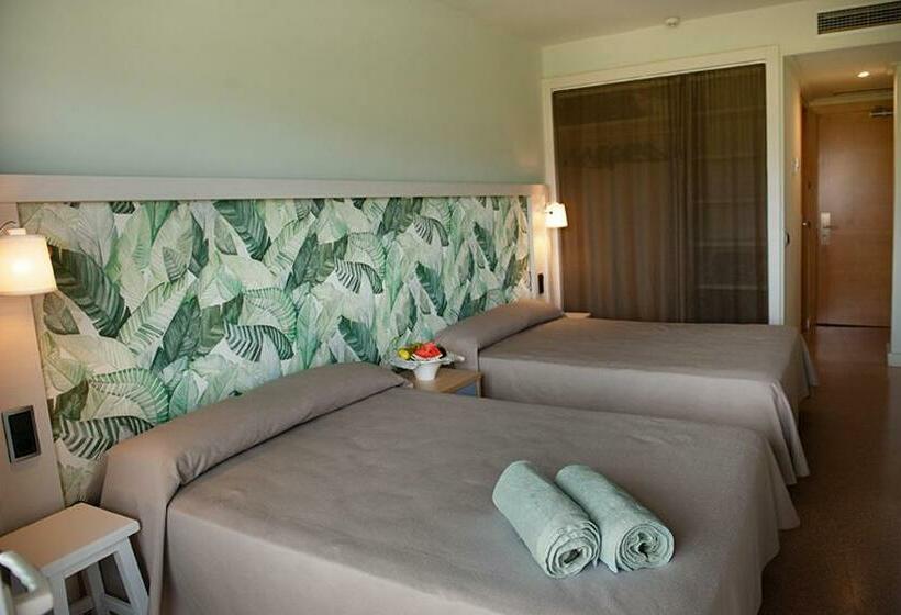 Трехместный Номер Престиж, Caprici Beach Hotel & Spa