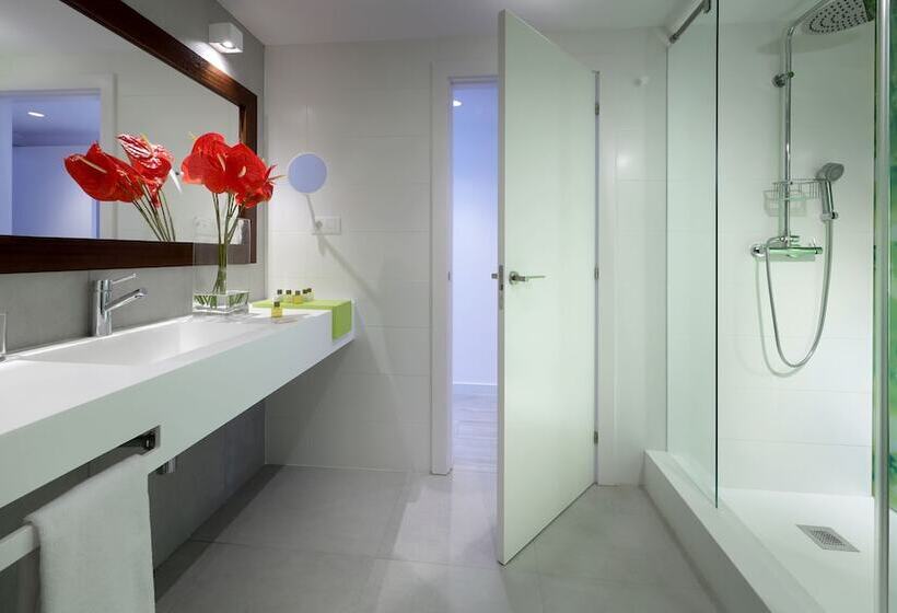 Quarto Familiar, Garbi Ibiza & Spa