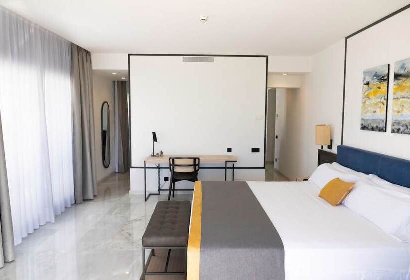 Люкс Вид на Море, Urh Sitges Playa