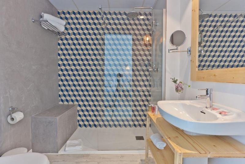 اتاق استاندارد سه نفره, Fergus Club Pineda Splash
