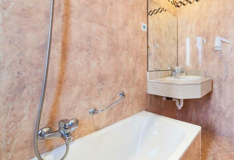 Quarto Triplo Standart, Globales Reina Cristina
