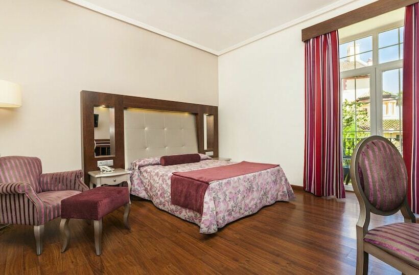 Quarto executivo, Globales Reina Cristina