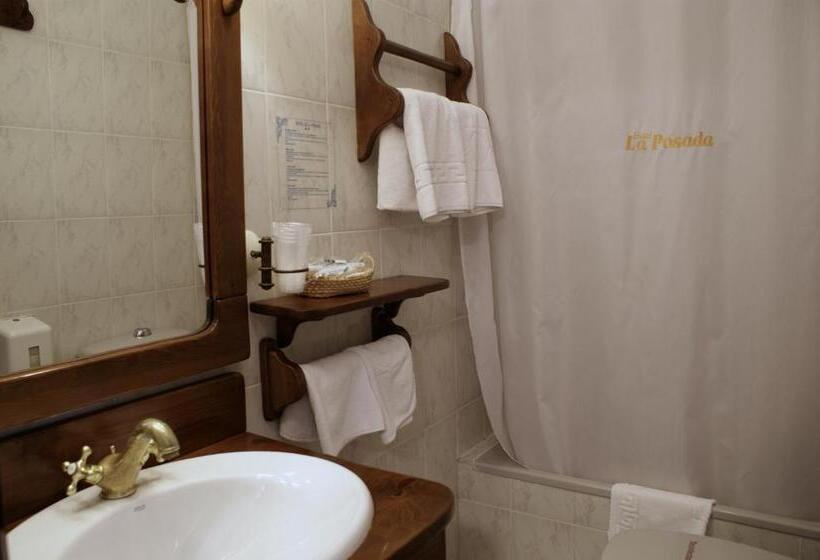 غرفة قياسية ثلاثية, La Posada