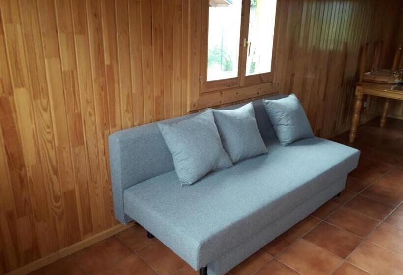 بانگلوی استاندارد, Sabiñanigo Camp &