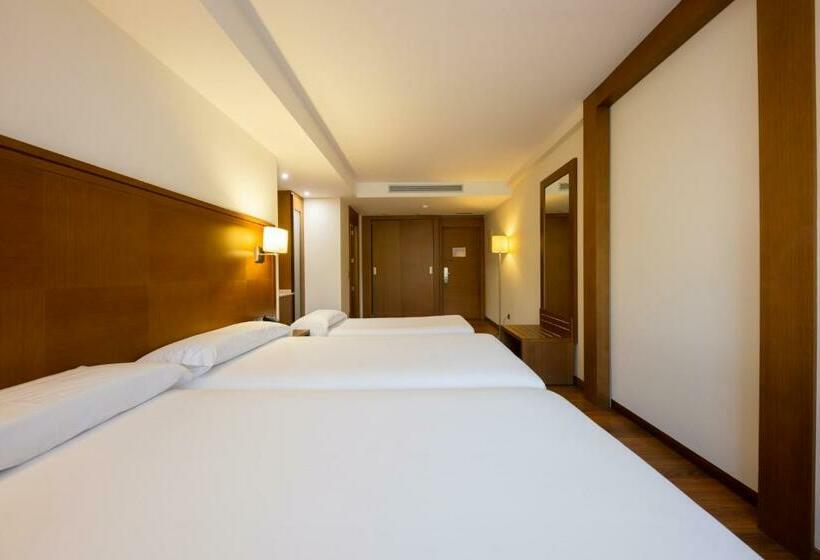 Habitación Triple Estándar, Thalasso Cantabrico Las Sirenas 4 Superior