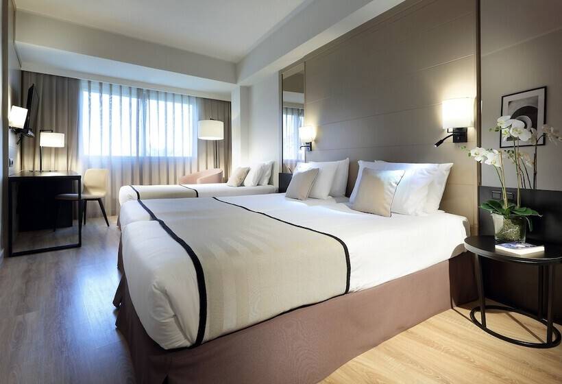 Habitación Triple Estándar, Exe Rey Don Jaime