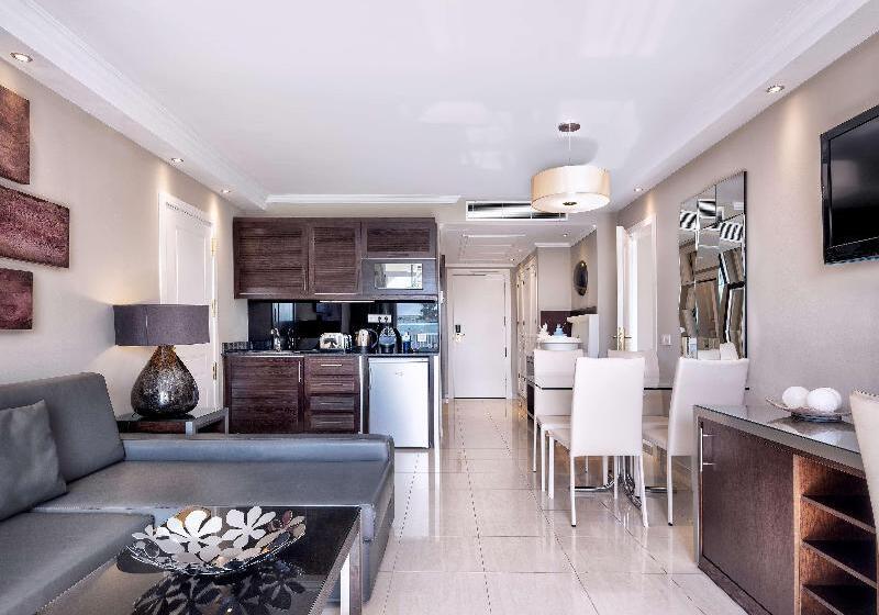 Люкс 2 Спальни, ME Marbella Luxury Lifestyle Hotel