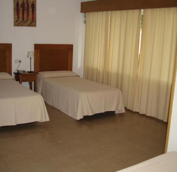Standard Triple Room, Residencia Miami