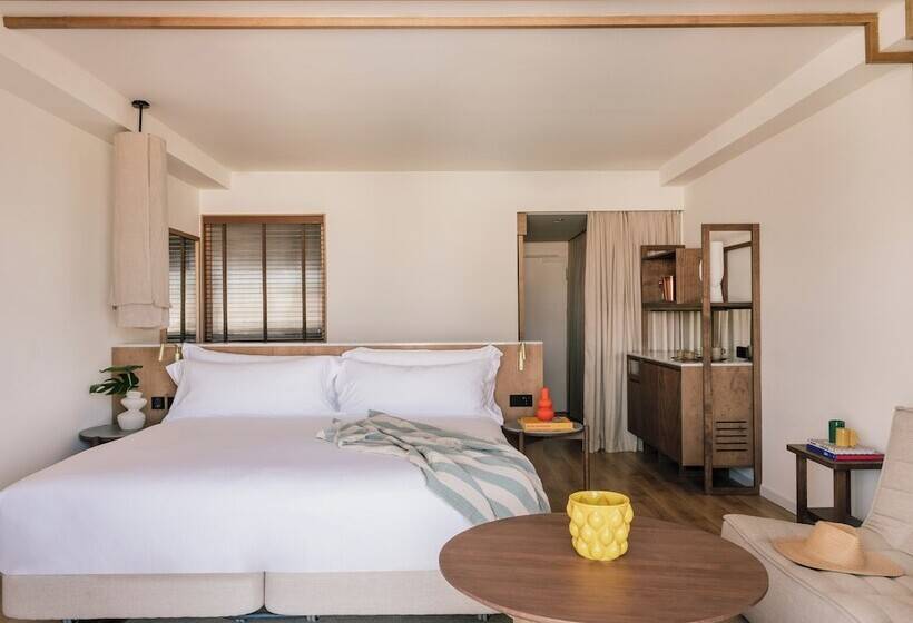 سوییت جونیور, ME Marbella Luxury Lifestyle Hotel