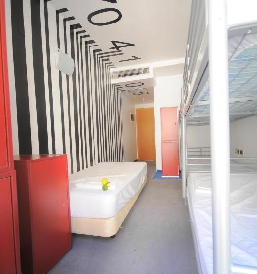 اتاق پنج‌تخته استاندارد, Albergue Revolutum Hostel