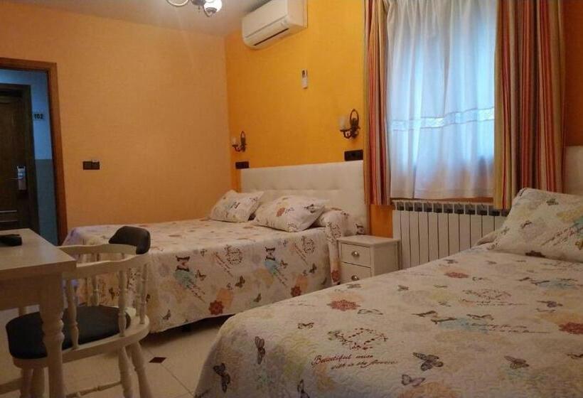 标准三人间, Hostal Don Jaime I Y Ii
