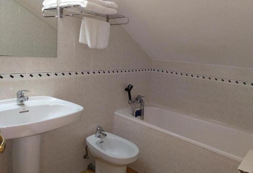 阁楼房, Hostal Don Jaime I Y Ii