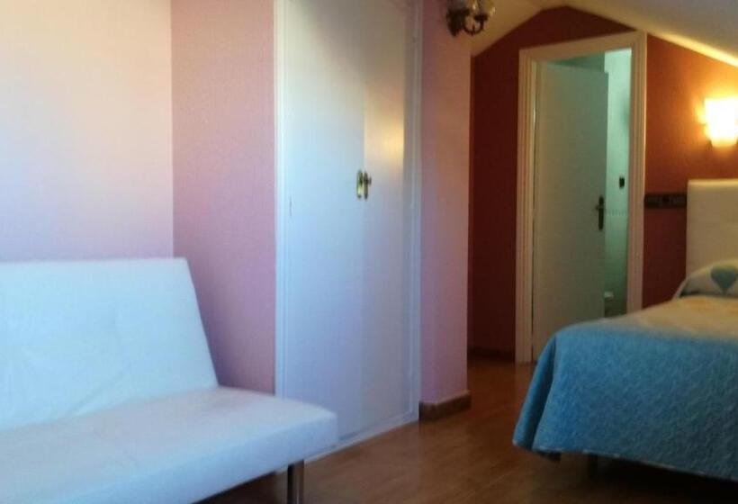 阁楼房, Hostal Don Jaime I Y Ii