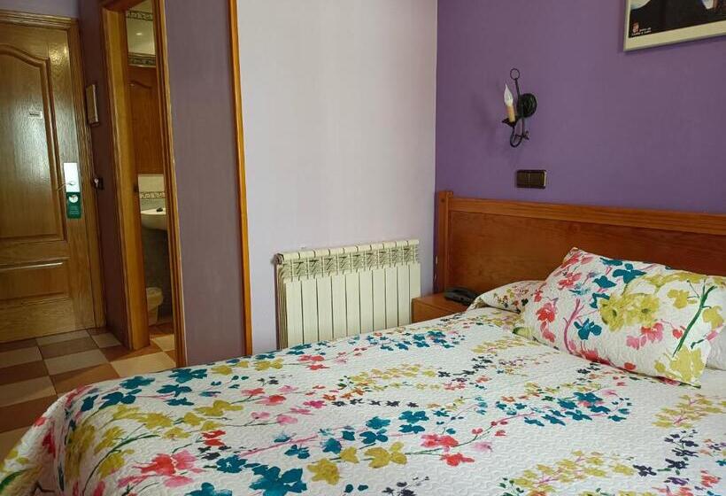 经济房, Hostal Don Jaime I Y Ii