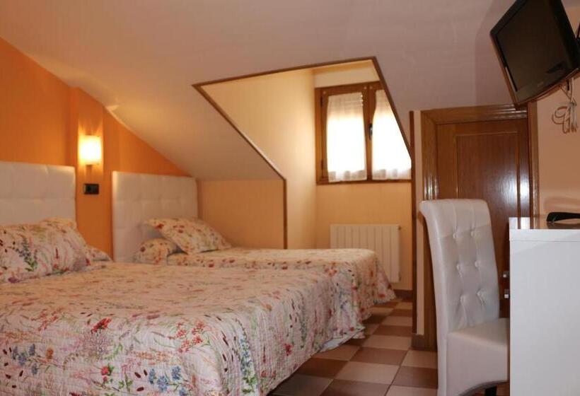 三人经典房间, Hostal Don Jaime I Y Ii