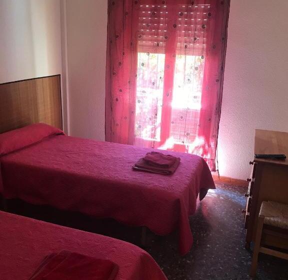 Номер Стандарт, Hostal L'escaleta