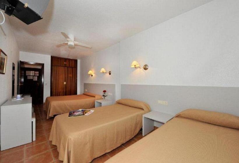 스탠다드 트리플 룸, Hostal Velilla