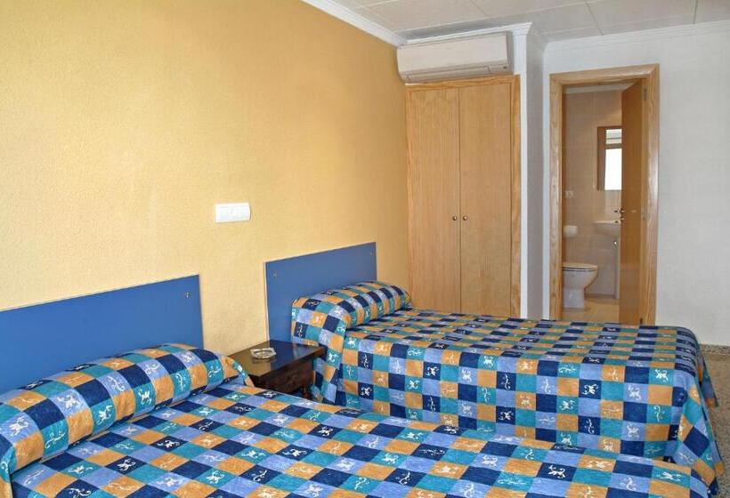חדר סטנדרט לשלושה, Hostal Tierramar