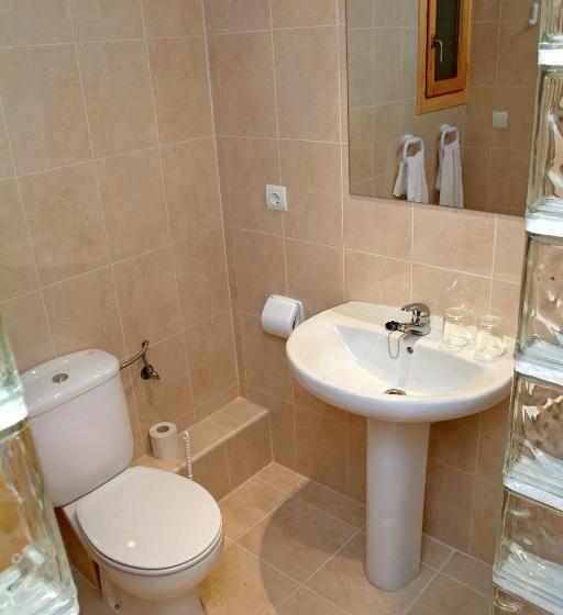 חדר סטנדרט לשלושה, Hostal Tierramar