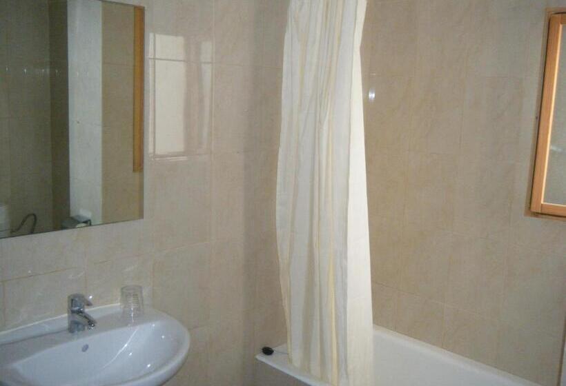 חדר קלאסי לארבעה, Hostal Tierramar