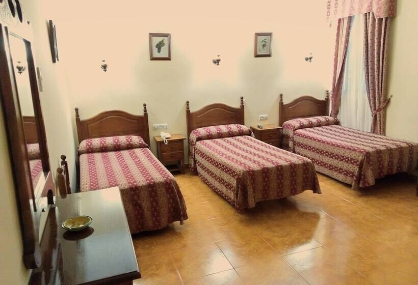 Номер Стандарт Трехместный, Hostal Bellido