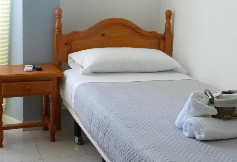 Quarto Estandar Individual, Hostal Candeleda