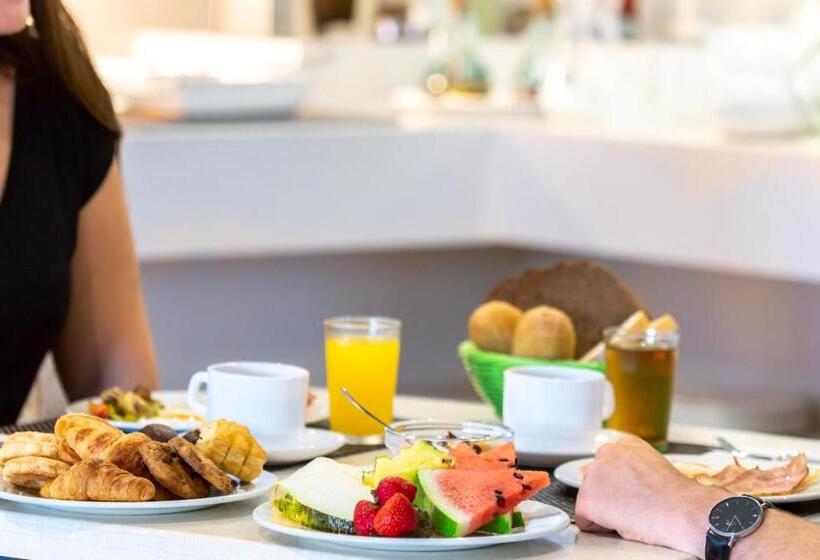 Номер Стандарт с Балконом, Hostal Neptuno