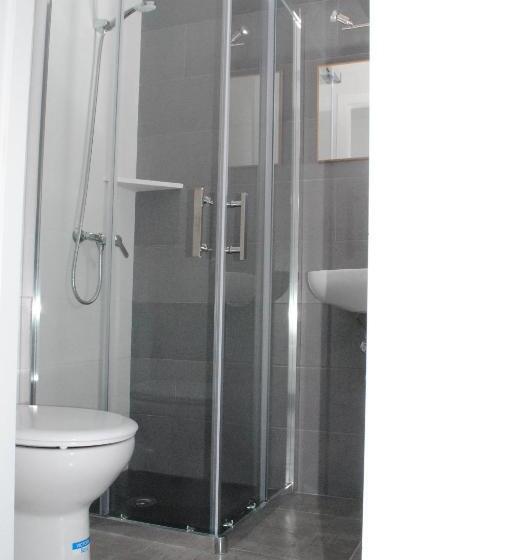 Номер Стандарт Трехместный, Hostal Paris Ciutadella