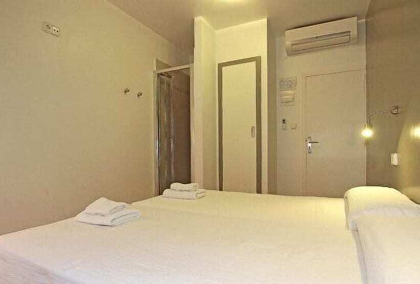 バス共有のスタンダードルーム, Hostal Ripoll Ibiza