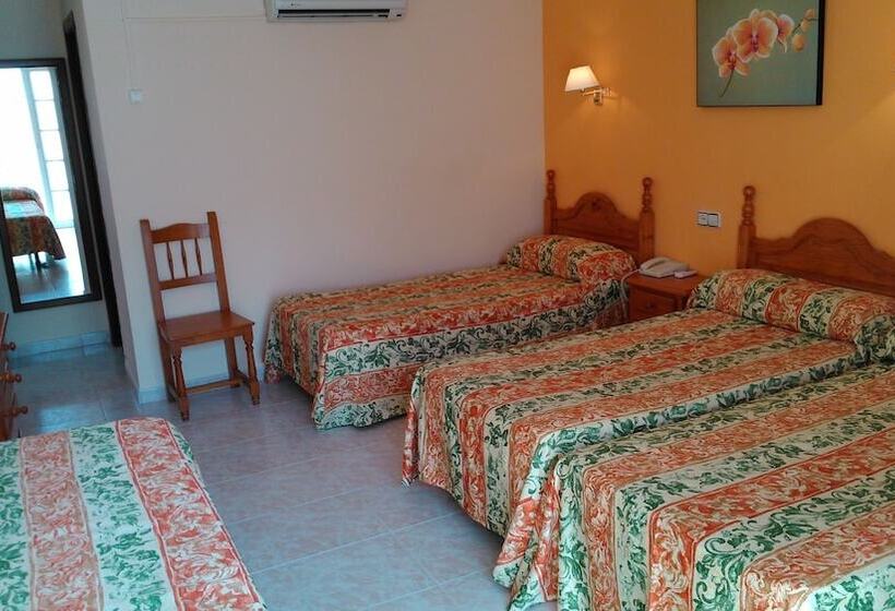 スタンダードトリプルルーム, Hostal Italia