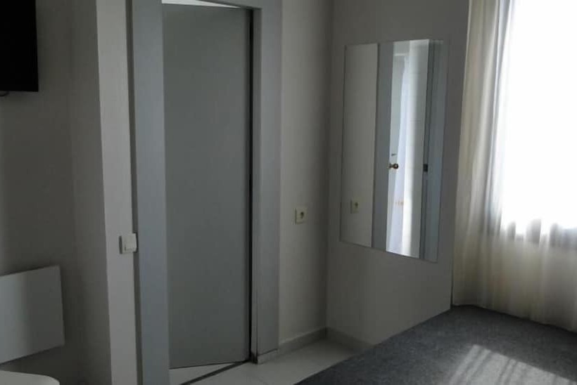 标准单人间, Hostal Lami