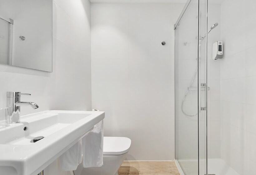 Номер Стандарт Трехместный, Hostal Lami