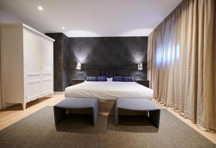 Suíte Júnior, Hostal Lola