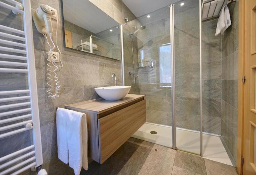 Номер Deluxe с Балконом, Hostal Lola