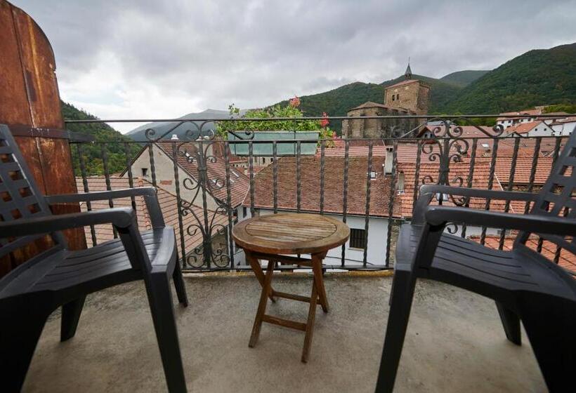 Quarto Estandar com Sacada, Hostal Lola