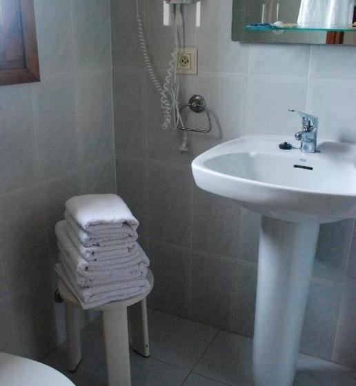 Номер Стандарт Трехместный, Hostal Delgado
