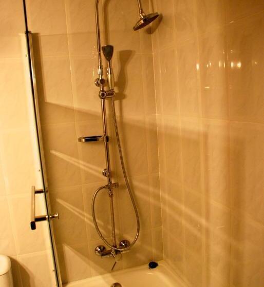 Номер Стандарт Трехместный, Hostal Delgado