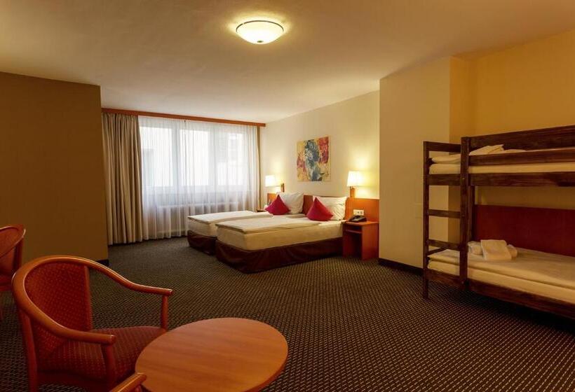 Четырехместный Номер Стандарт, Central Hotel Löwen