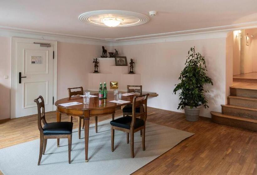 سوییت, Der Schlosswirt Zu Anif   Biedermeierhotel Und Restaurant