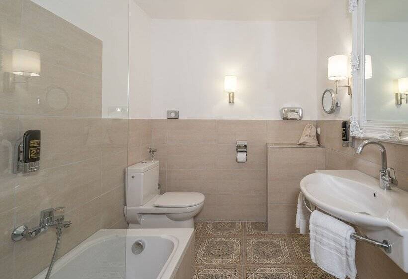 اتاق استاندارد, Der Schlosswirt Zu Anif   Biedermeierhotel Und Restaurant
