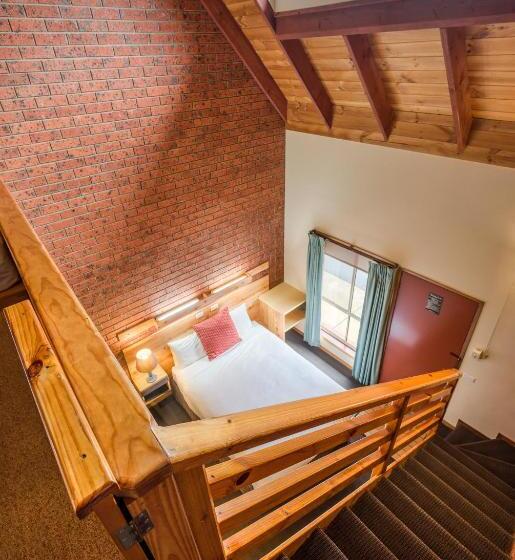 패밀리 룸, Aat 28 Goldsmith Motel