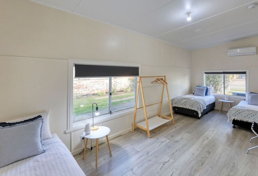 Дом 4 Спальни, Castlereagh Lodge Motel