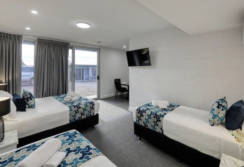 Семейный Номер, Hilltop Motel