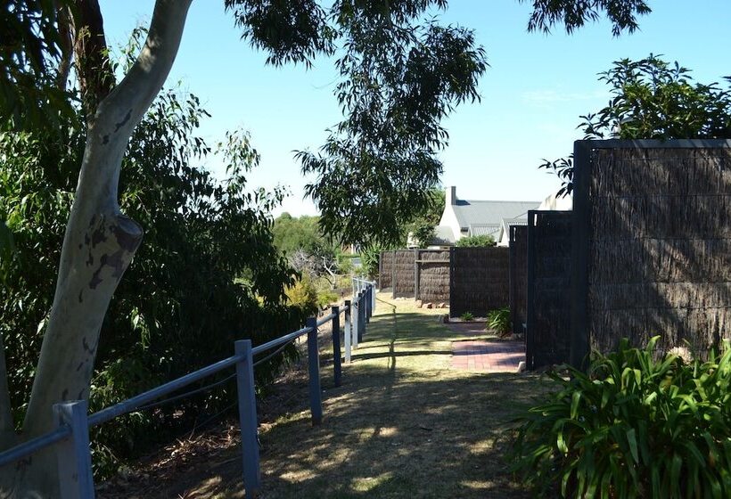 패밀리 룸, Brooklands Of Mornington