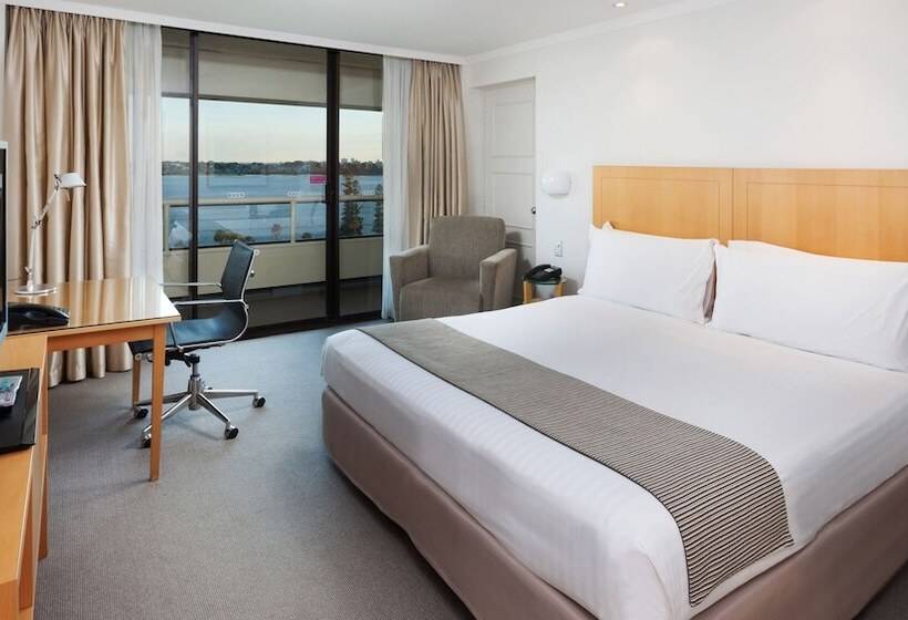 스탠다드 룸 더블 침대, Crowne Plaza Perth, An Ihg
