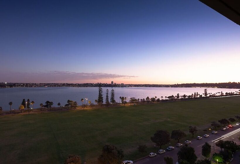 스탠다드 룸 더블 침대, Crowne Plaza Perth, An Ihg