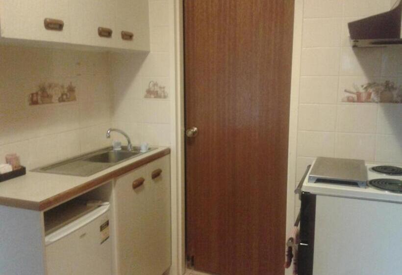 Семейный Номер, Elsinor Motor Lodge