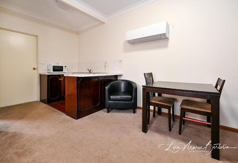 패밀리 룸, Narrandera Club Motor Inn