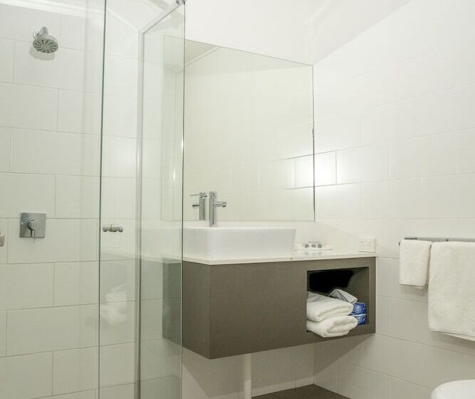 Семейный Номер, Posthouse Motor Lodge