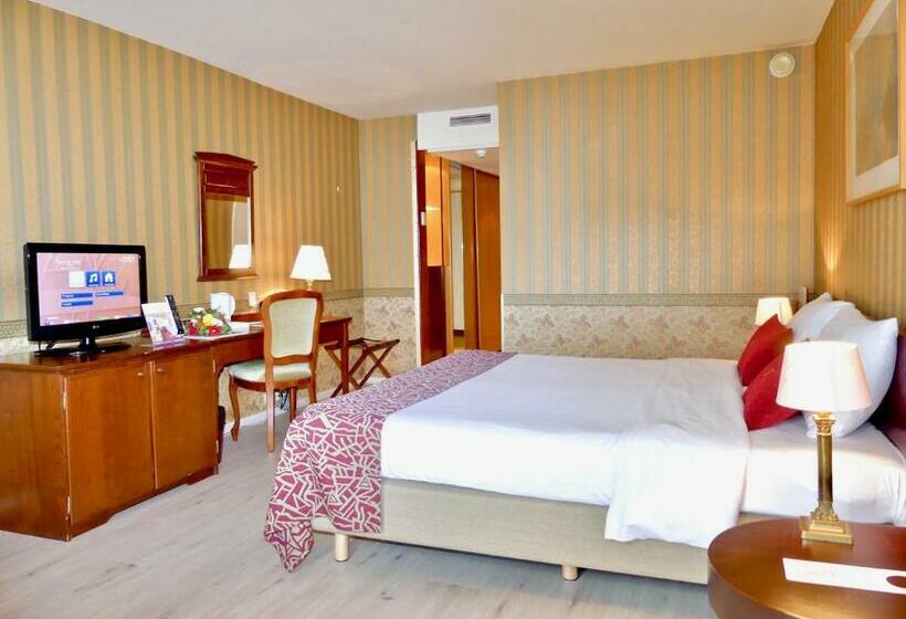 Номер Стандарт, Golden Tulip Hotel De’ Medici